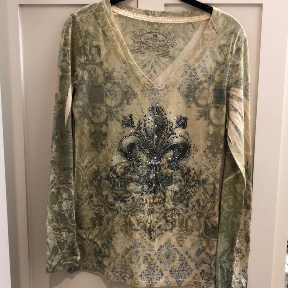 Pretty Beaded Fleur de lis shirt sz S